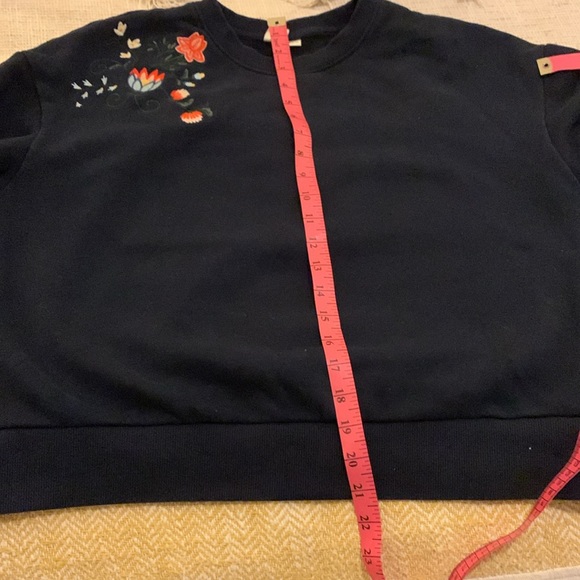 Twik (Simons) Embroidered Oversized and Cropped Sweatshirt - Picture 5 of 6